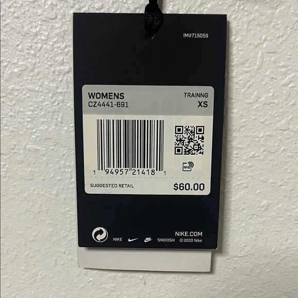 Nike Women's Two-Tone Sports Bra - Picture 5 of 6